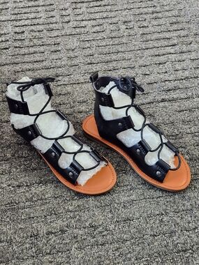 American Eagle Outfitters Black Lace-Up Gladiator Sandals with Tan Footbed